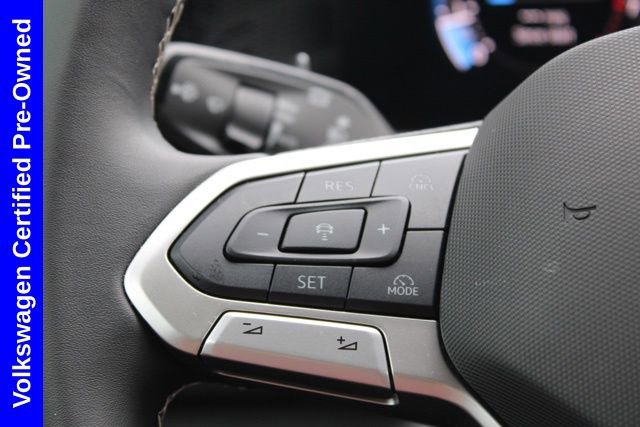 Used 2025 Volkswagen Tiguan SE image 29