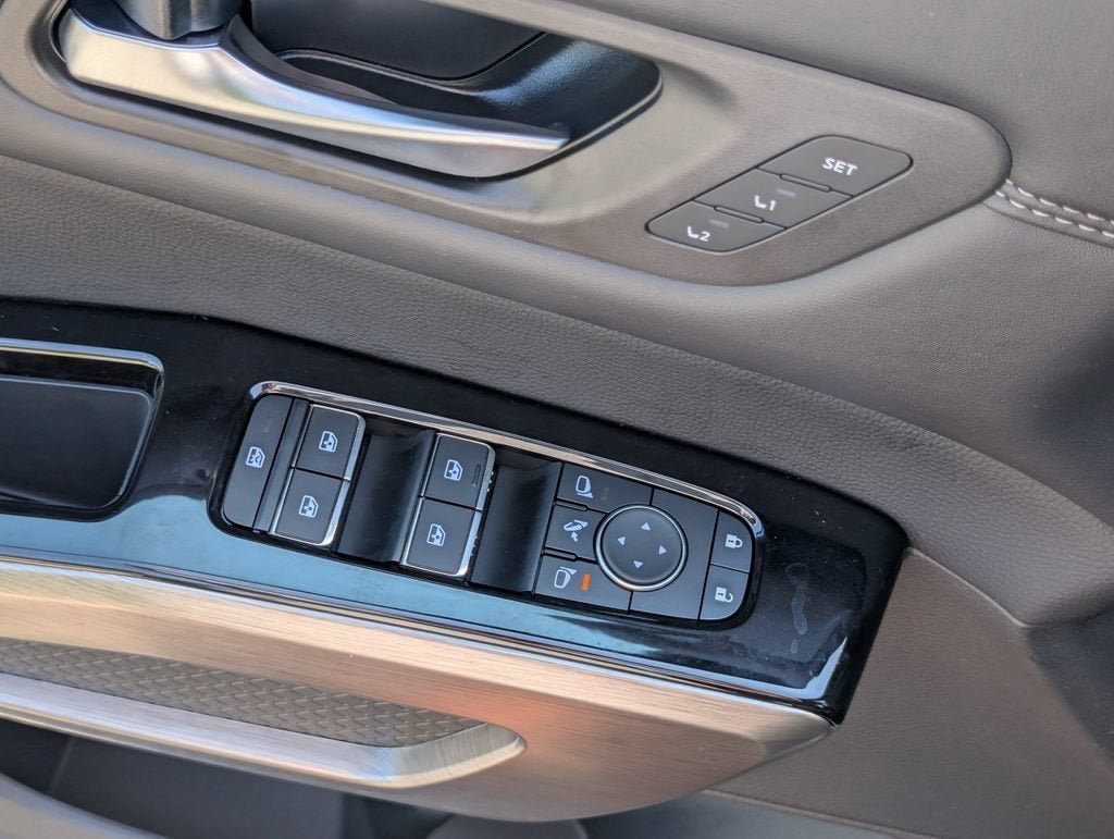 Used 2025 Nissan Pathfinder Platinum FWD image 18