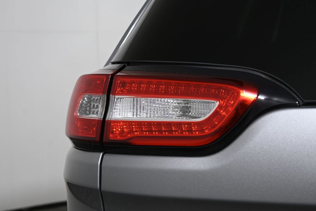 Used 2016 Jeep Cherokee Latitude w/ Cold Weather Group image 12