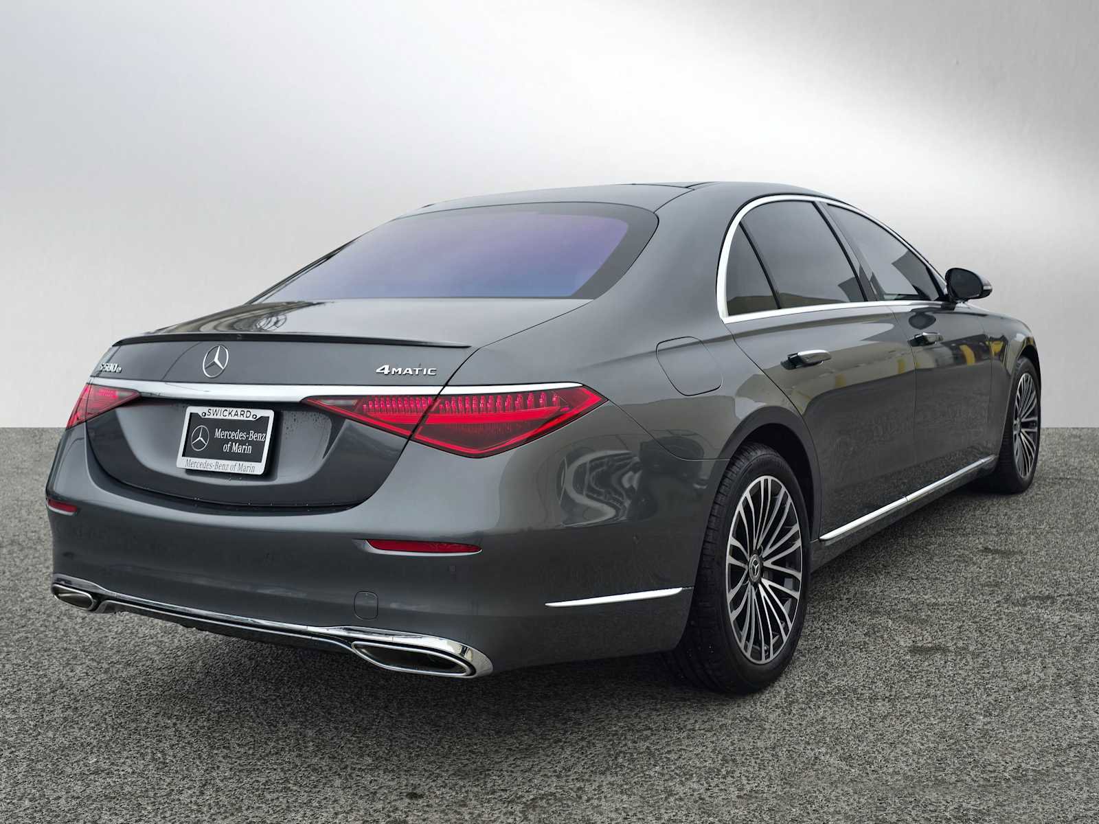 Used 2024 Mercedes-Benz S 580e 4MATIC Sedan image 3