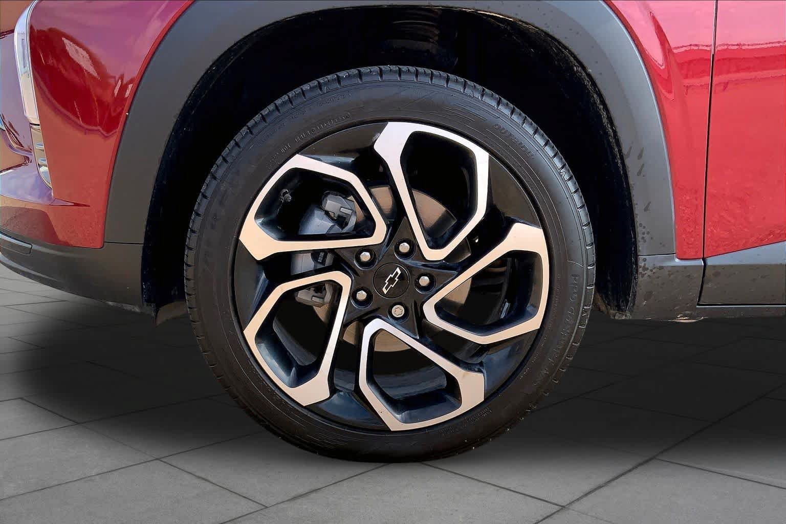 Used 2025 Chevrolet Trax RS w/ Driver Confidence Package FWD image 11