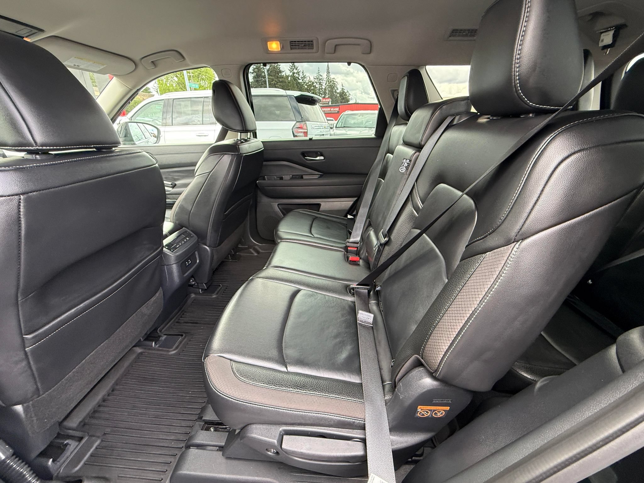 Used 2025 Nissan Pathfinder SL AWD/4WD image 6
