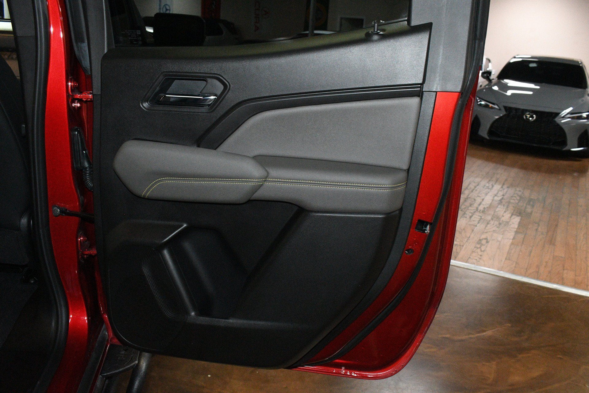 Used 2025 Chevrolet Colorado ZR2 w/ Technology Package AWD/4WD image 46