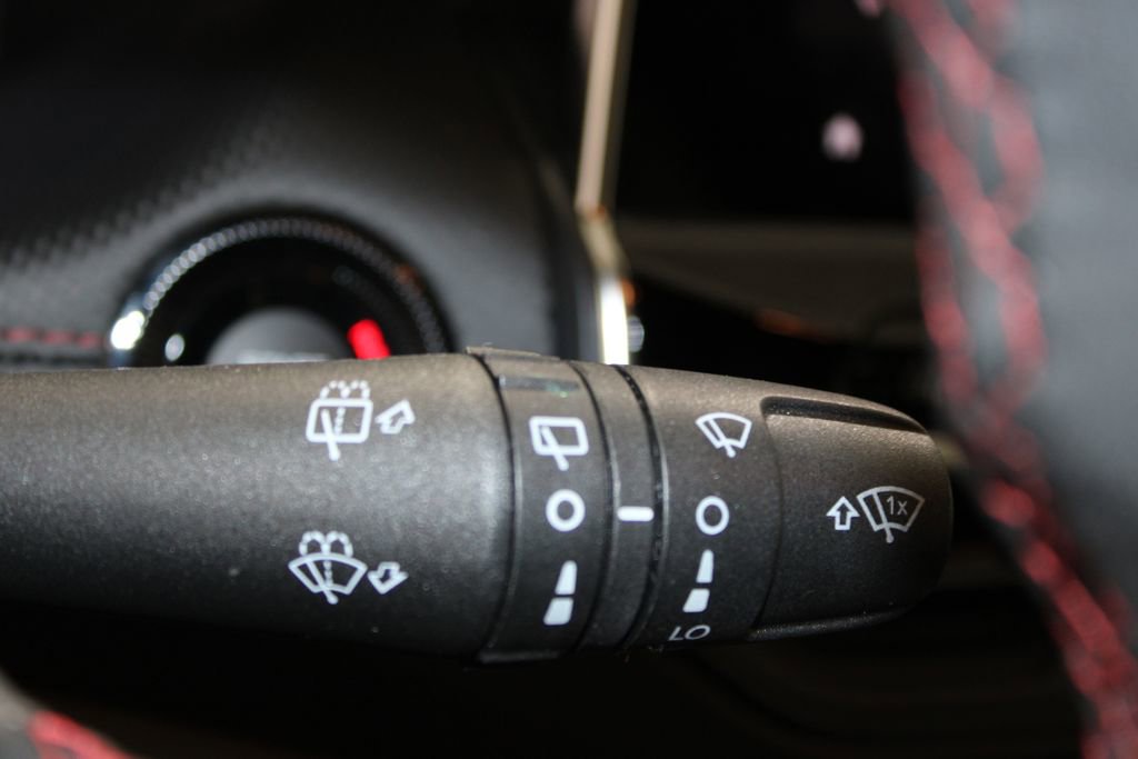 Used 2025 Jeep Compass Trailhawk AWD/4WD image 46