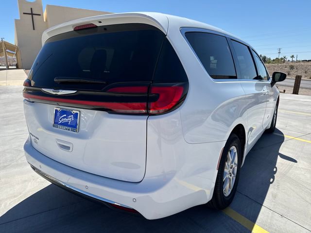 Used 2023 Chrysler Pacifica Touring-L image 5
