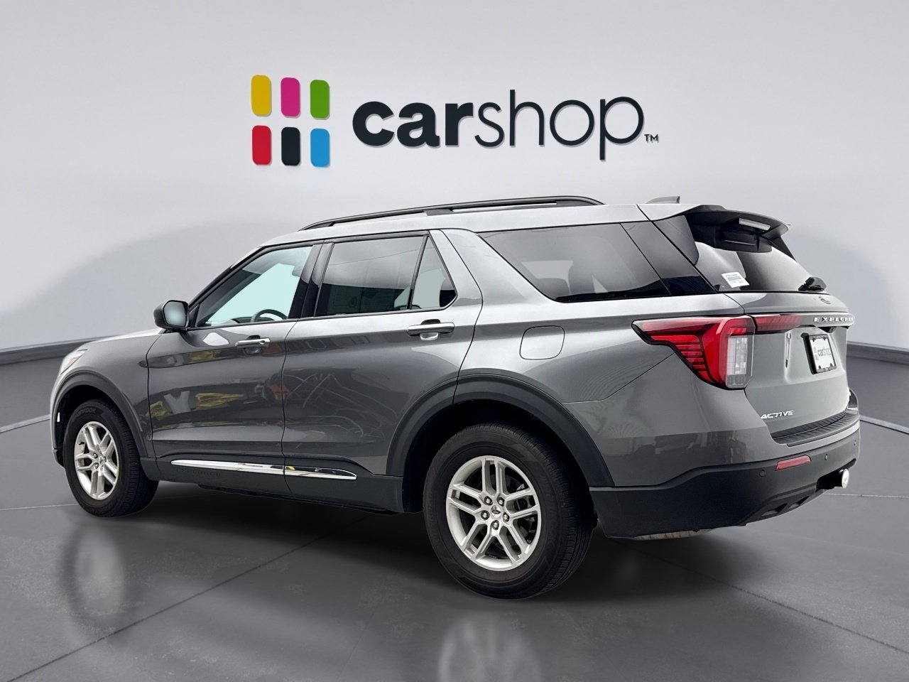 Used 2025 Ford Explorer Active AWD/4WD image 3