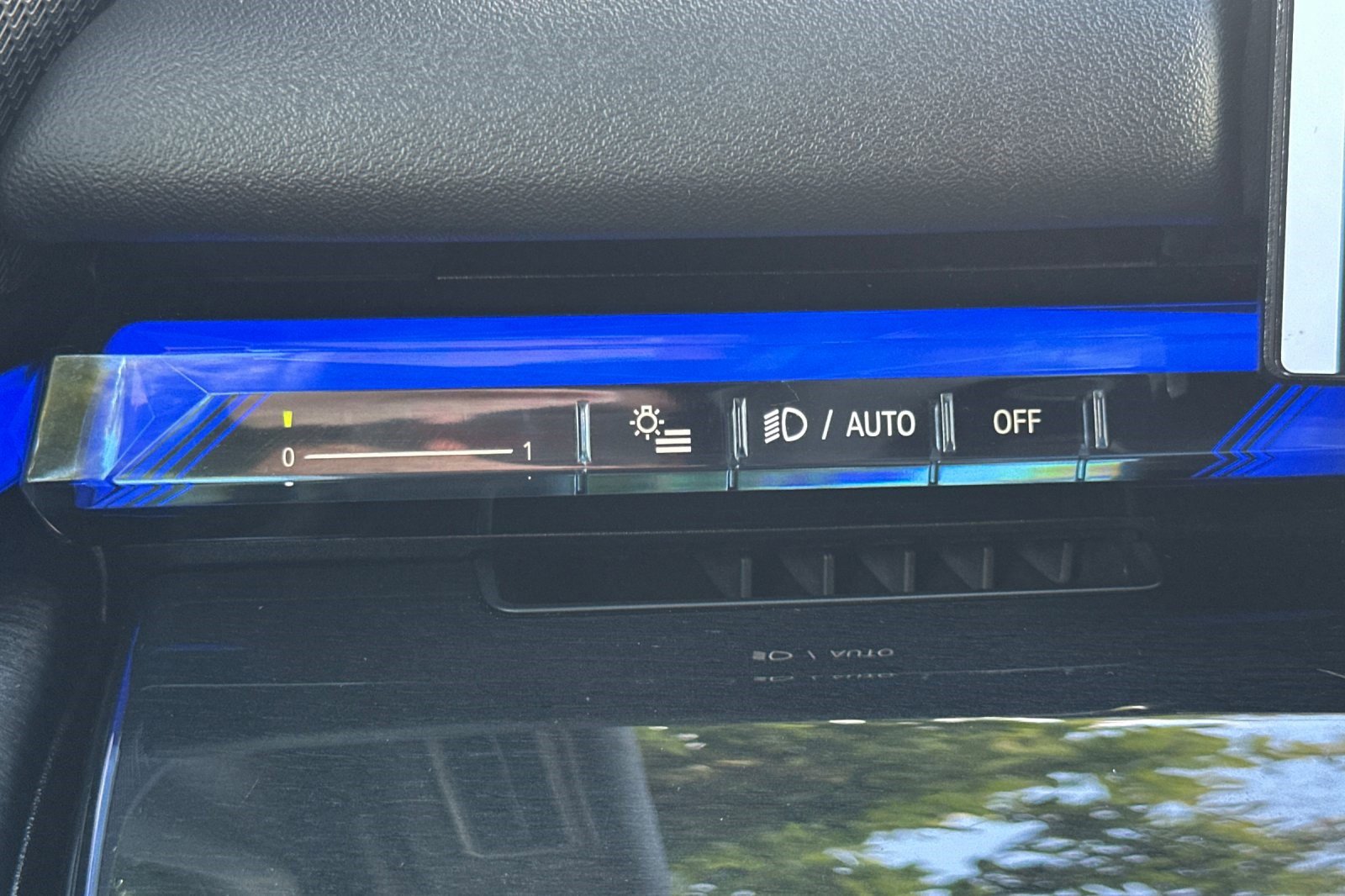 Used 2026 BMW 540i xDrive w/ M Sport Package AWD/4WD image 35