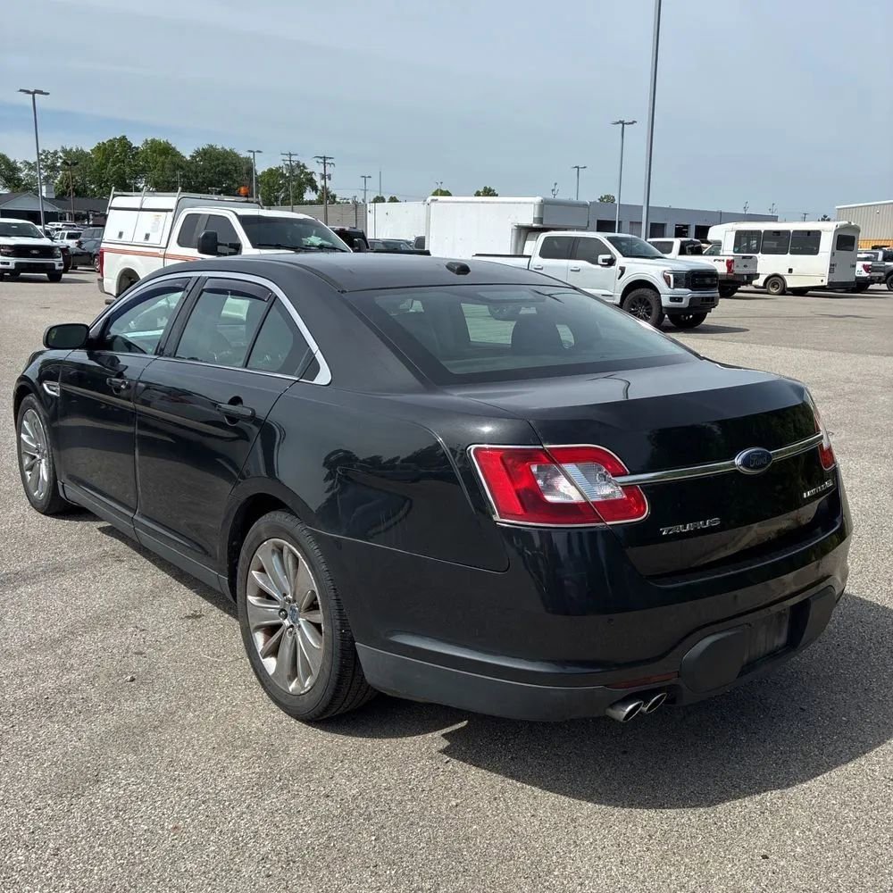Used 2010 Ford Taurus Limited AWD/4WD image 5