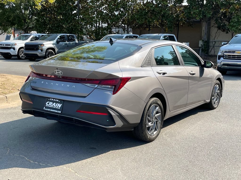 Used 2024 Hyundai Elantra SEL FWD image 7