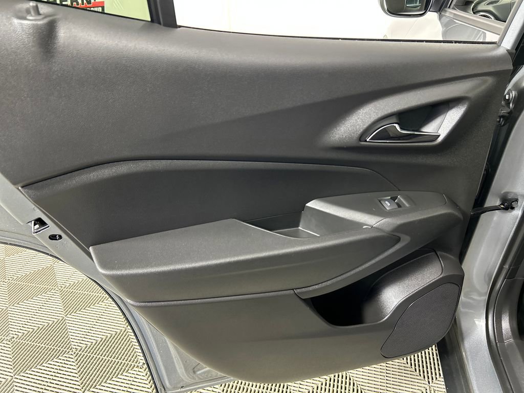 Used 2025 Chevrolet Trax ACTIV image 16