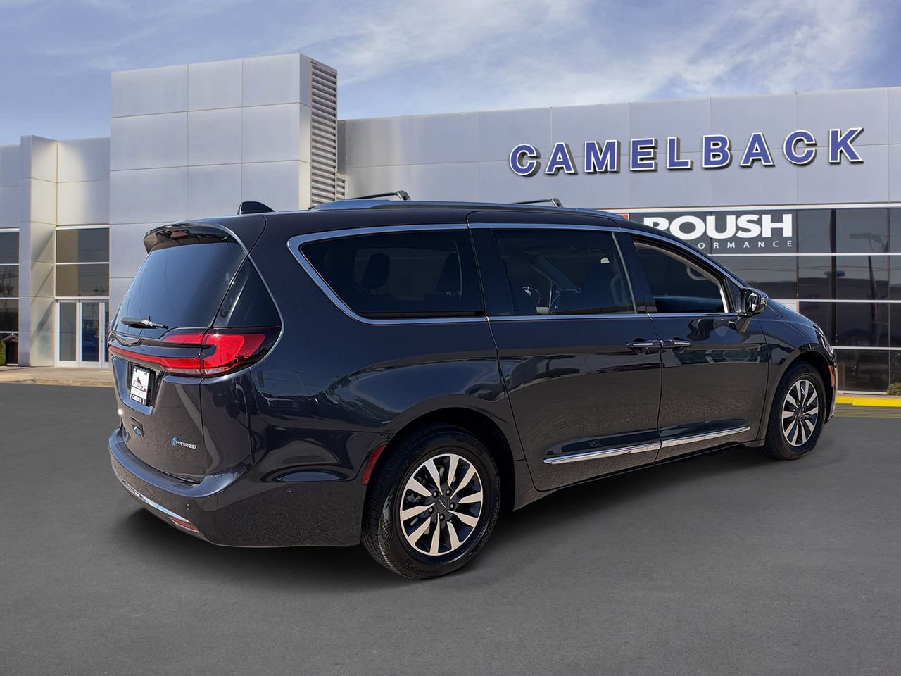 Used 2021 Chrysler Pacifica Limited w/ Uconnect Theater Family Group FWD image 6