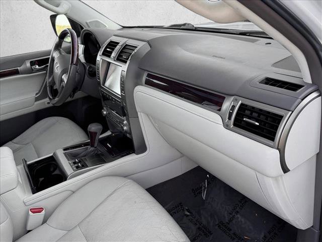 Used 2015 Lexus GX 460 w/ Premium Package image 22