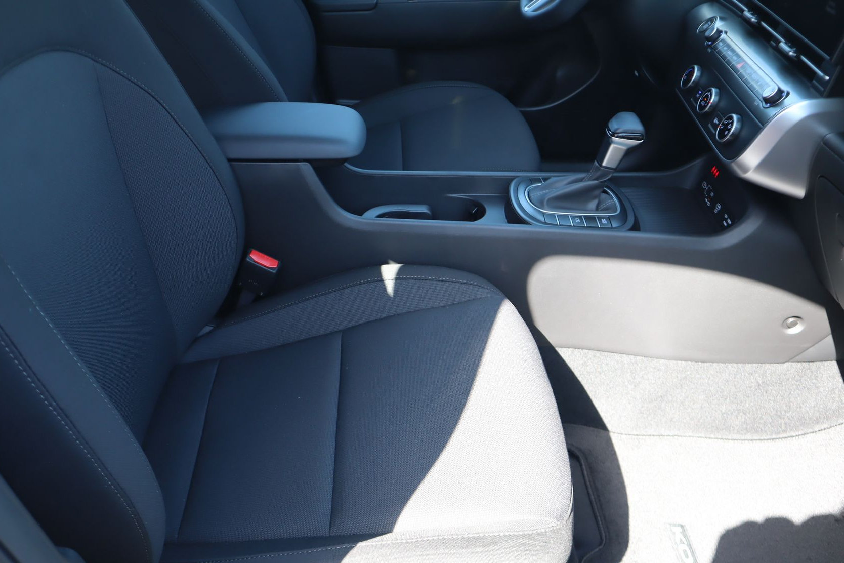 New 2027 Hyundai Kona SE FWD image 18
