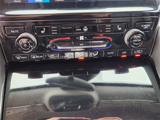 Used 2023 Jeep Grand Cherokee Limited w/ Black Appearance Package image 18