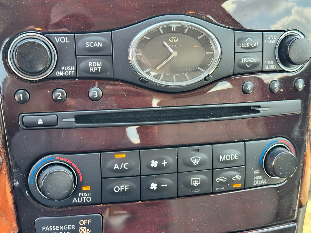Used 2010 INFINITI G37 Journey w/ Premium Pkg RWD image 16