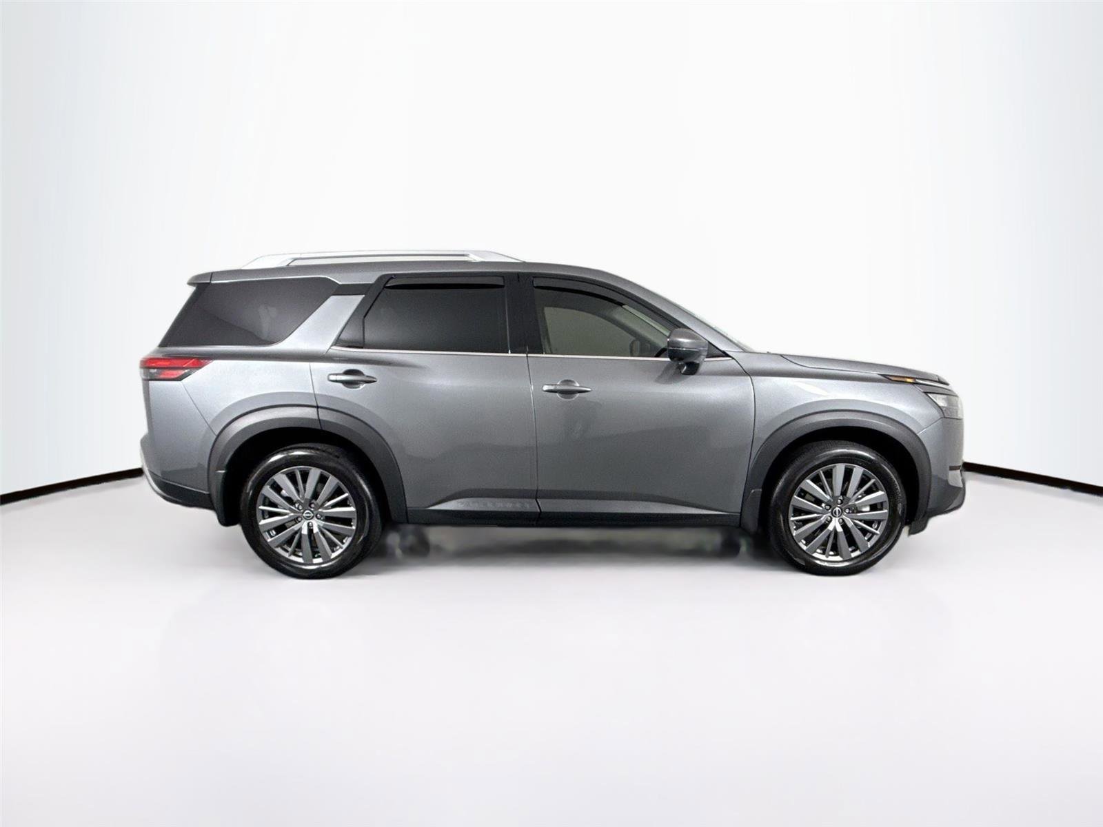 Used 2025 Nissan Pathfinder SL w/ SL Premium Package FWD image 11