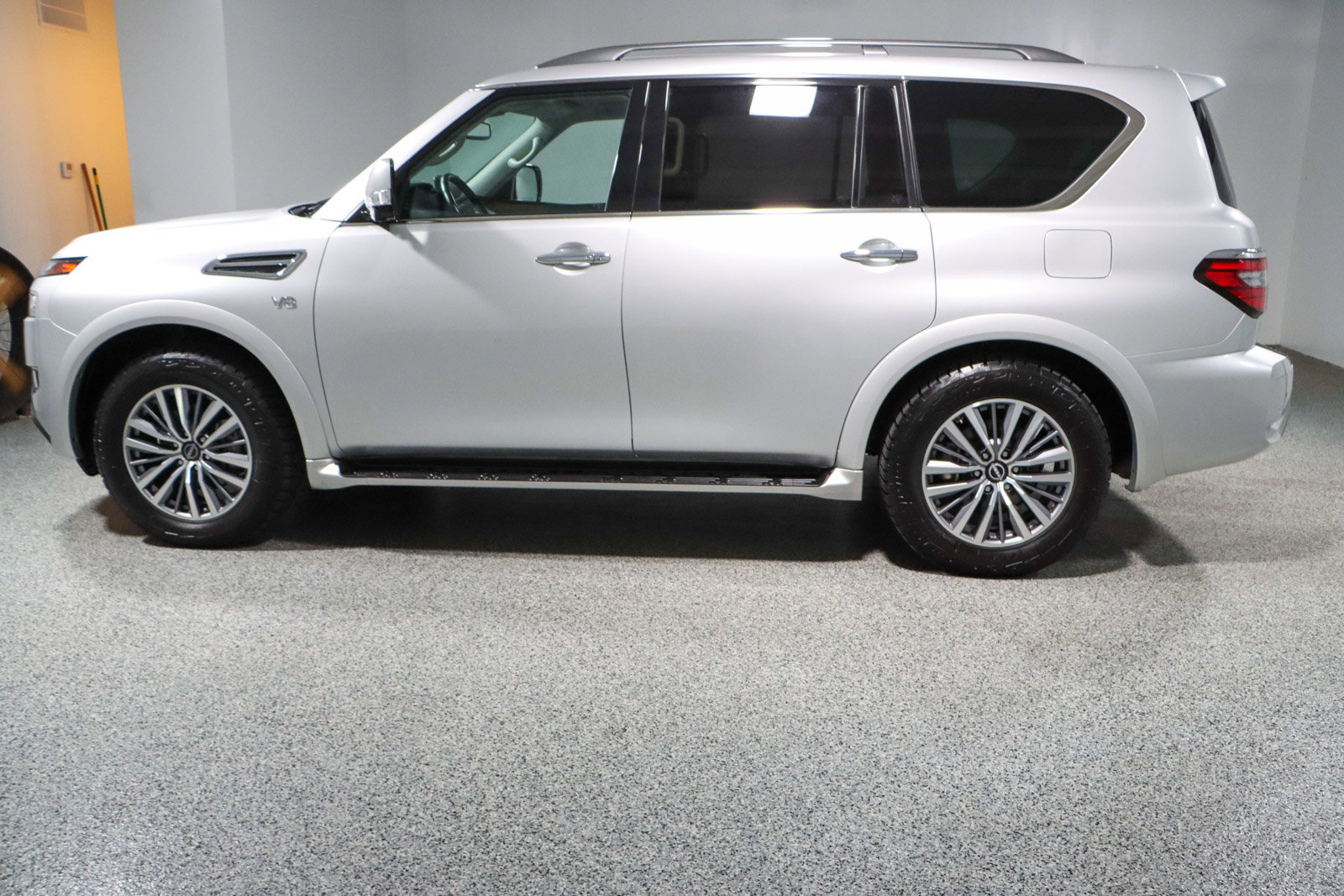 Used 2022 Nissan Armada SL w/ Captain's Chairs Package image 10