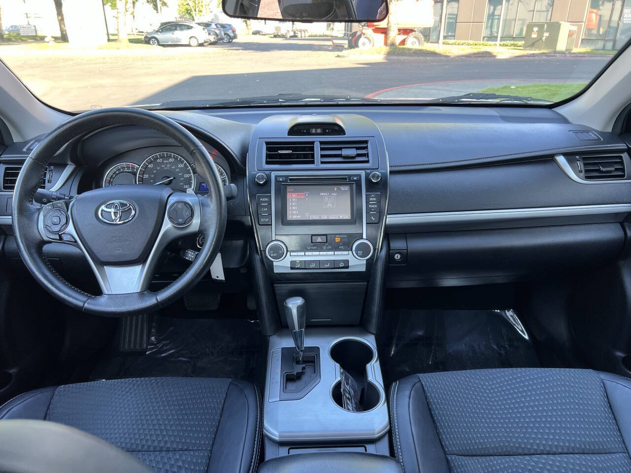 Used 2014 Toyota Camry SE FWD image 14