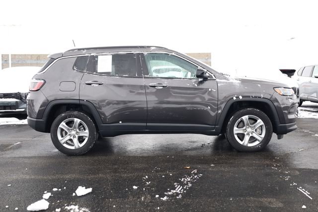 Used 2024 Jeep Compass Latitude image 4