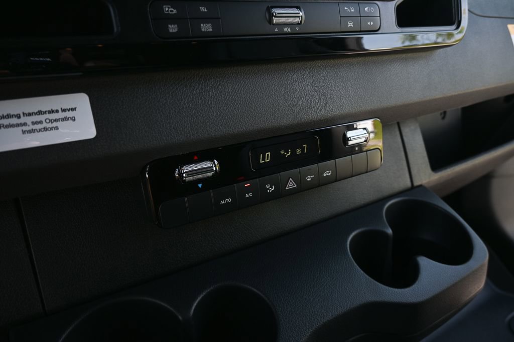 Used 2025 Mercedes-Benz Sprinter 2500 image 14