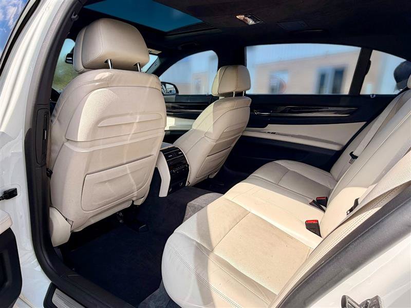 Used 2015 BMW 750Li xDrive AWD/4WD image 7