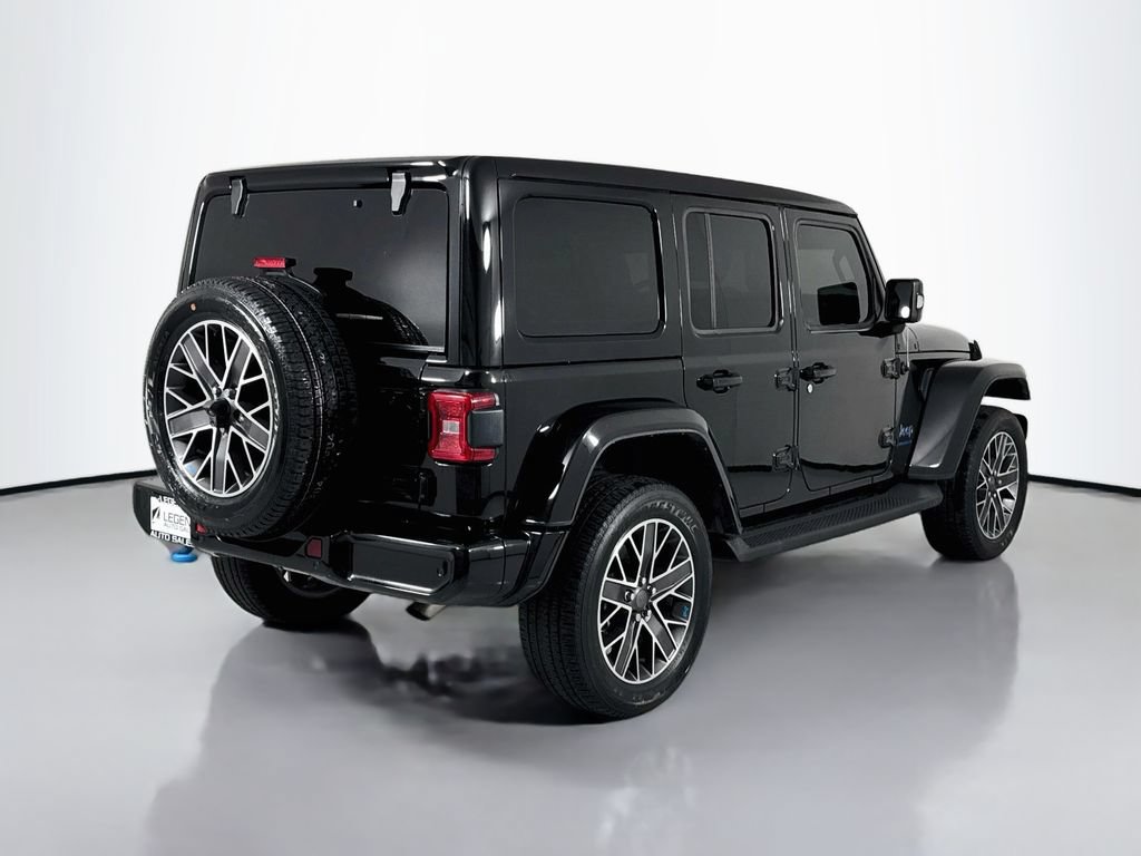 Used 2023 Jeep Wrangler Unlimited Sahara AWD/4WD image 5