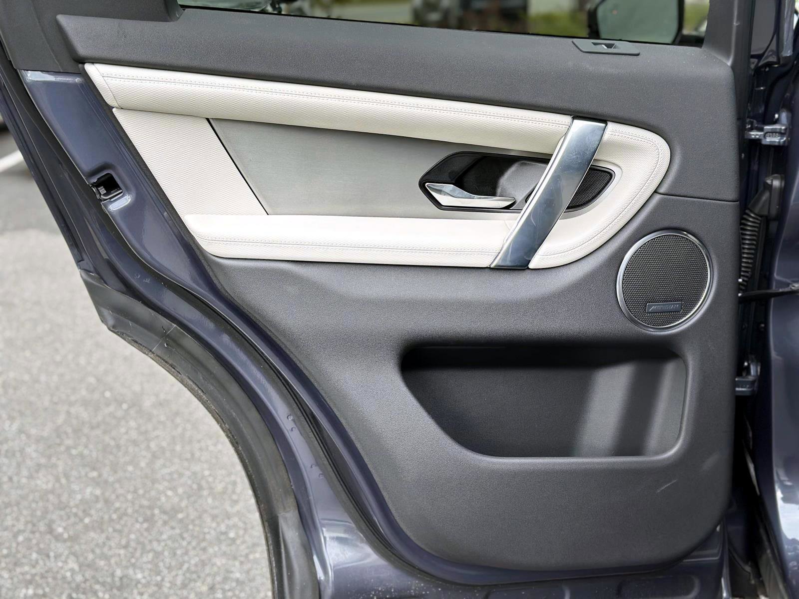 New 2025 Land Rover Discovery Sport Dynamic SE image 8