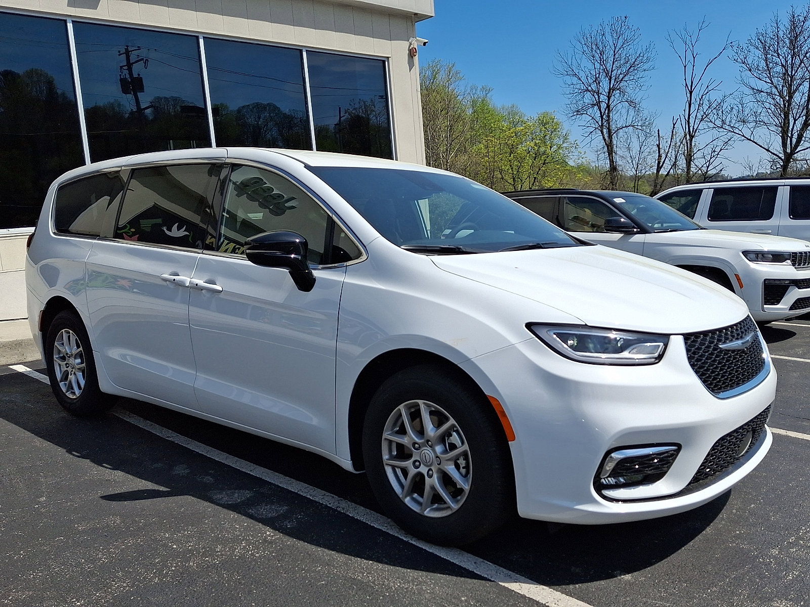New 2026 Chrysler Pacifica Select FWD image 2