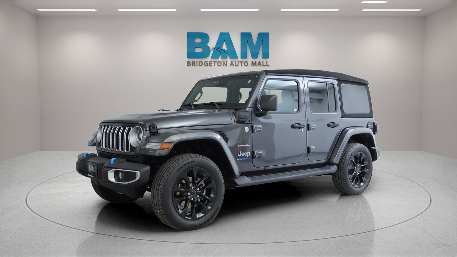 Used 2024 Jeep Wrangler Unlimited Sahara w/ Technology Group AWD/4WD image 3
