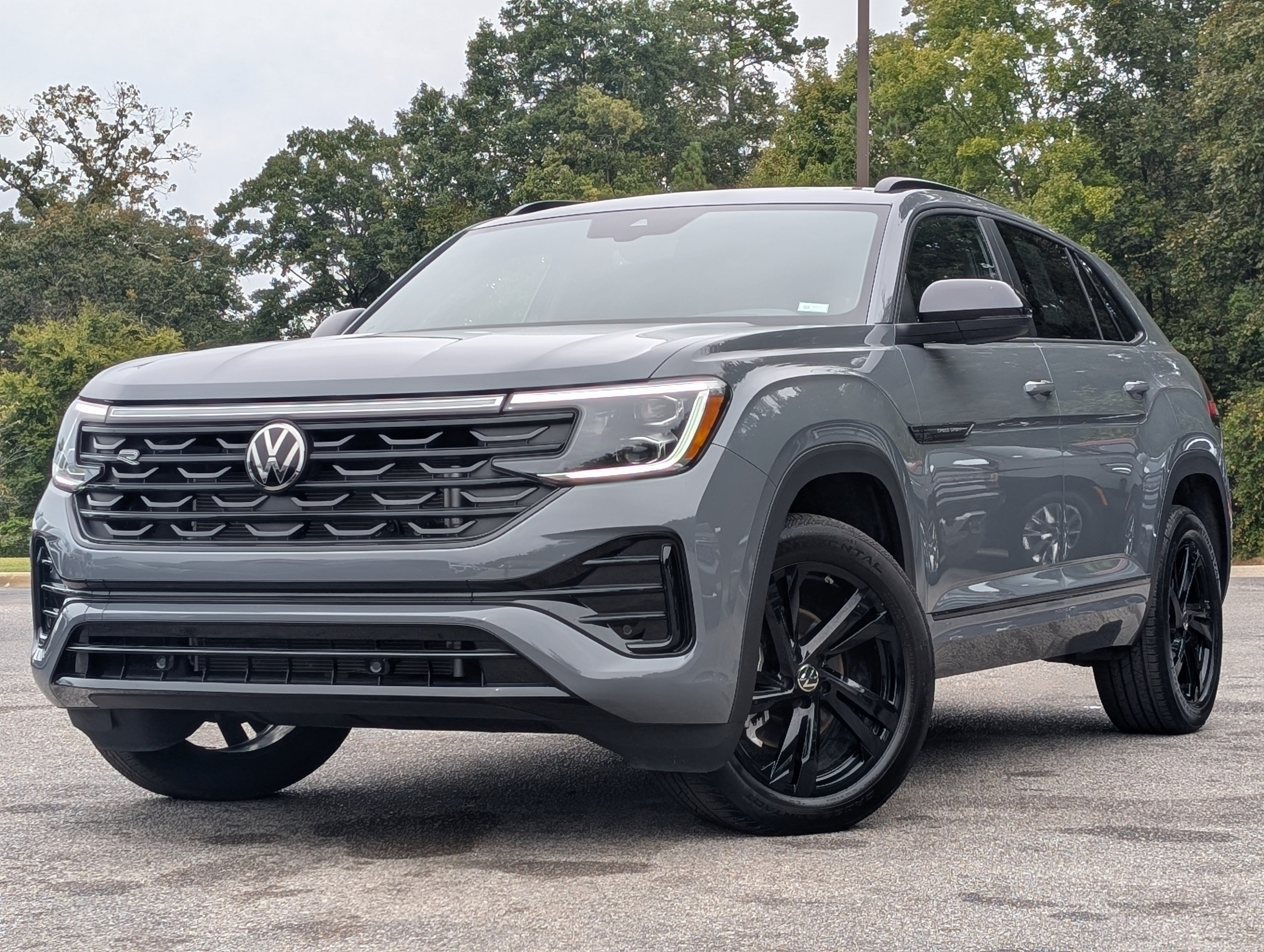 Used 2026 Volkswagen Atlas Cross Sport SEL R-Line AWD/4WD image 4
