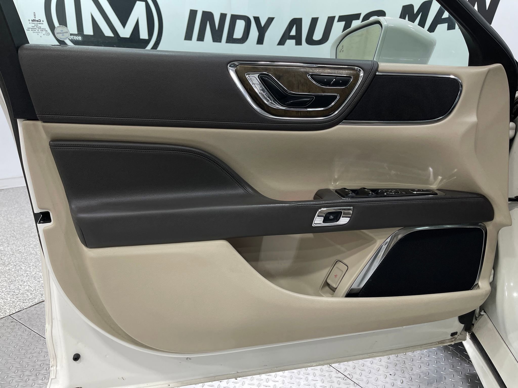 Used 2018 Lincoln Continental Select w/ Continental Climate Package image 14