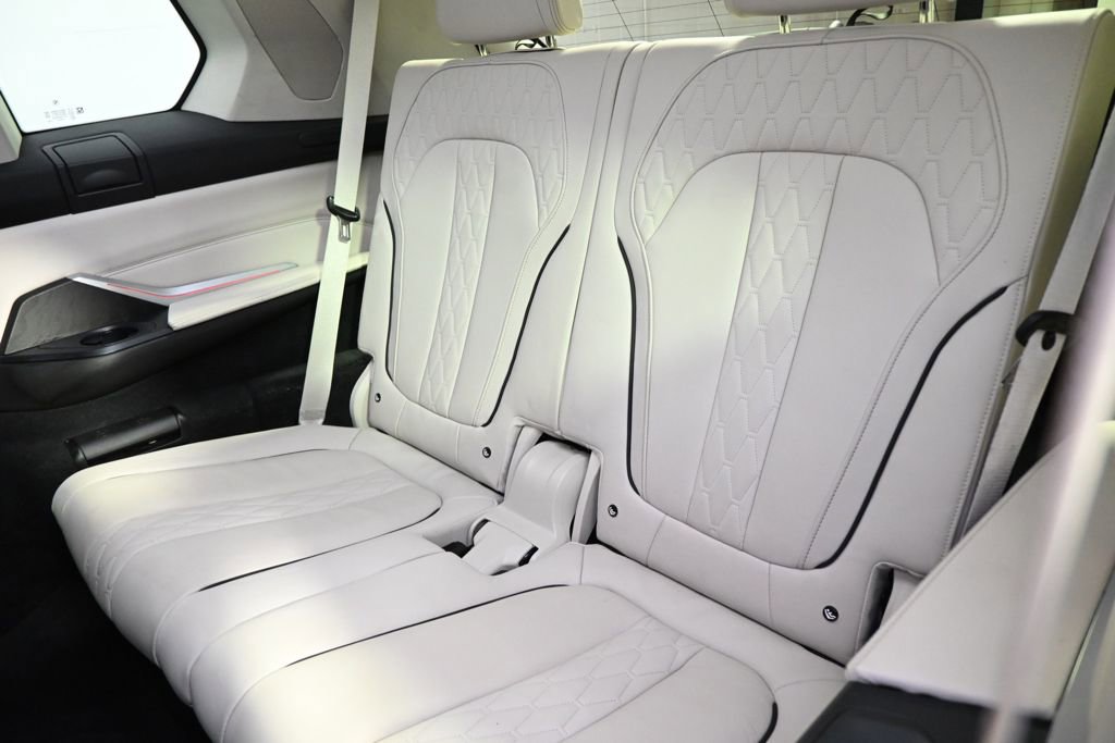 Used 2021 BMW X7 xDrive40i w/ Premium Package image 22