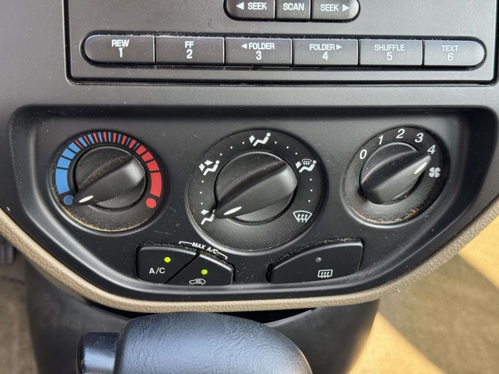 Used 2007 Ford Focus S FWD image 4