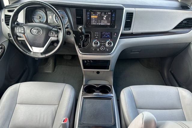 Used 2017 Toyota Sienna XLE w/ XLE Navigation Package FWD image 14