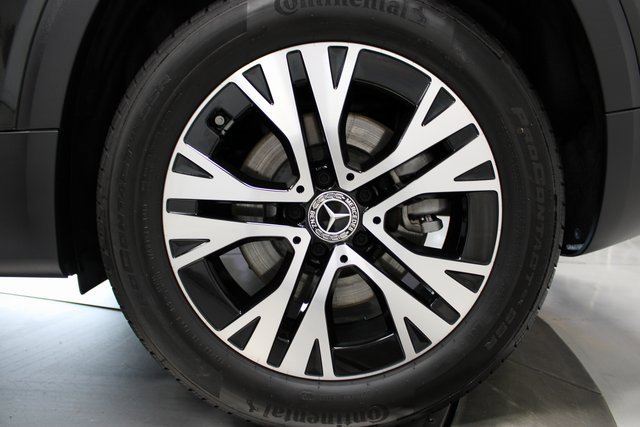 Used 2024 Mercedes-Benz GLB 250 4MATIC w/ Exclusive Package image 35
