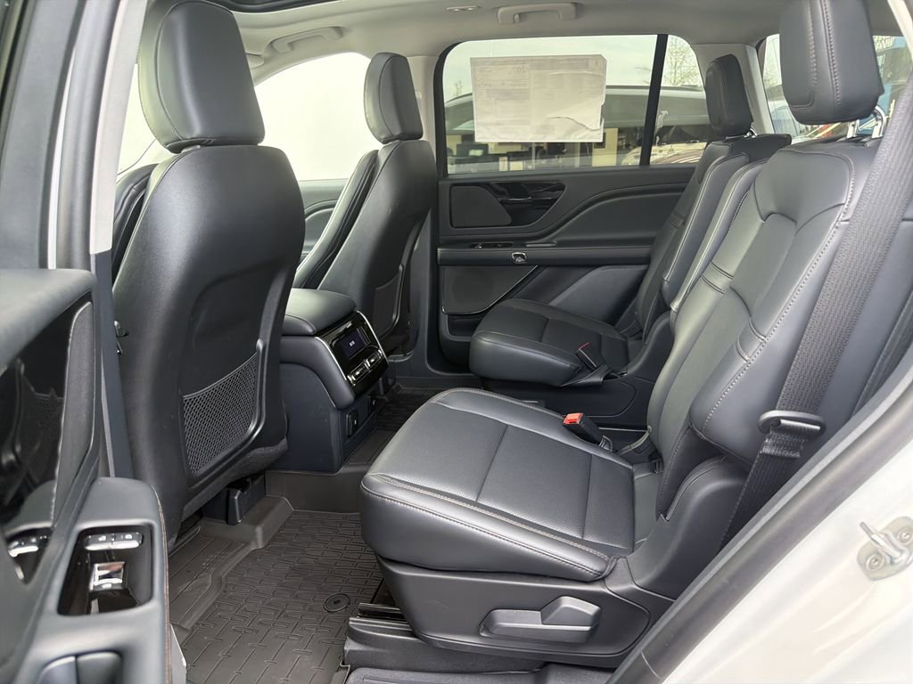New 2026 Lincoln Aviator AWD w/ Jet Appearance Package image 6