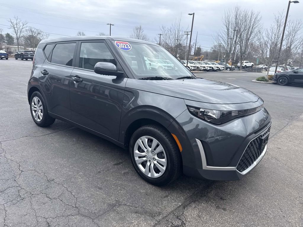 Used 2023 Kia Soul LX image 9