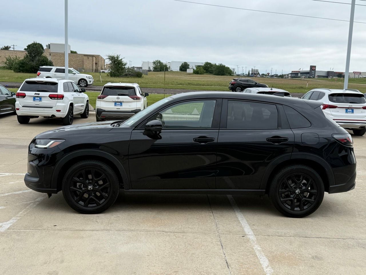 Used 2025 Honda HR-V Sport image 2