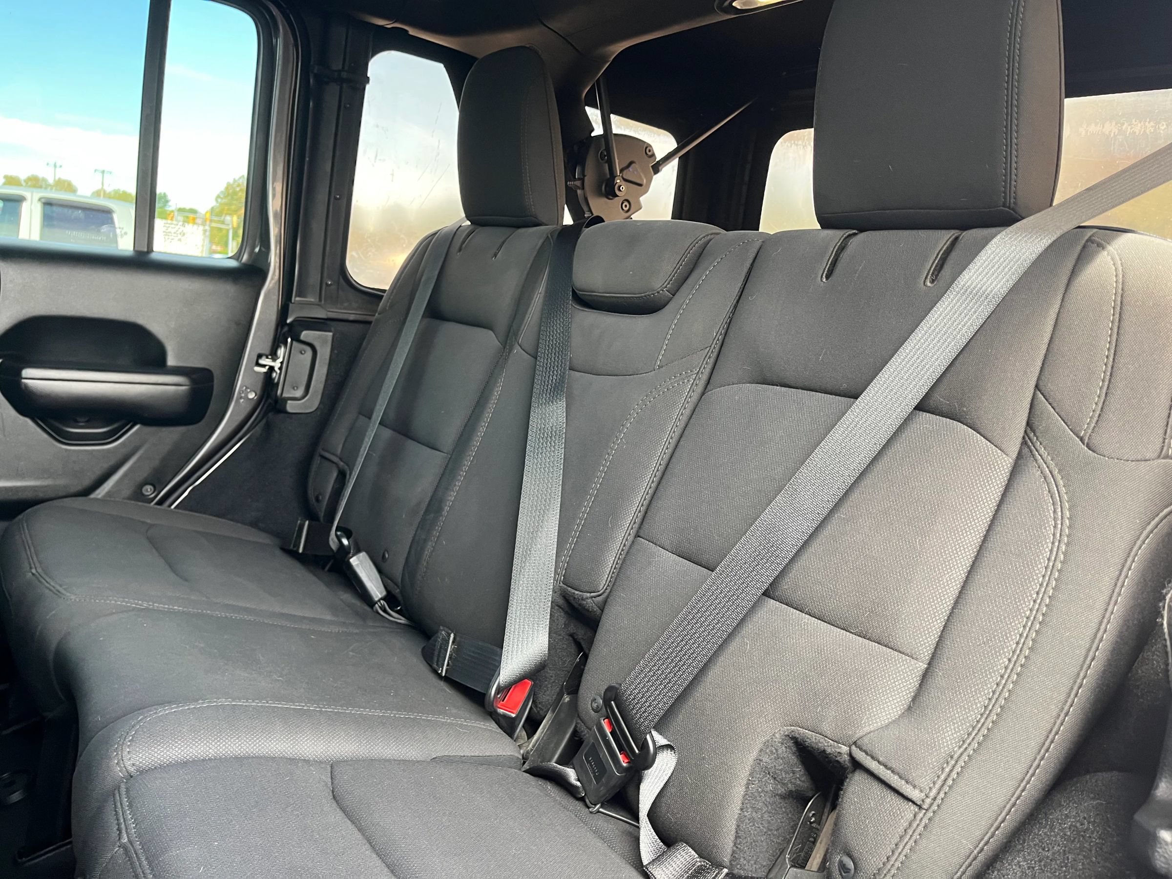Used 2018 Jeep Wrangler Unlimited Sport S AWD/4WD image 17