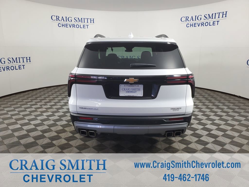 Used 2025 Chevrolet Traverse LT FWD image 4