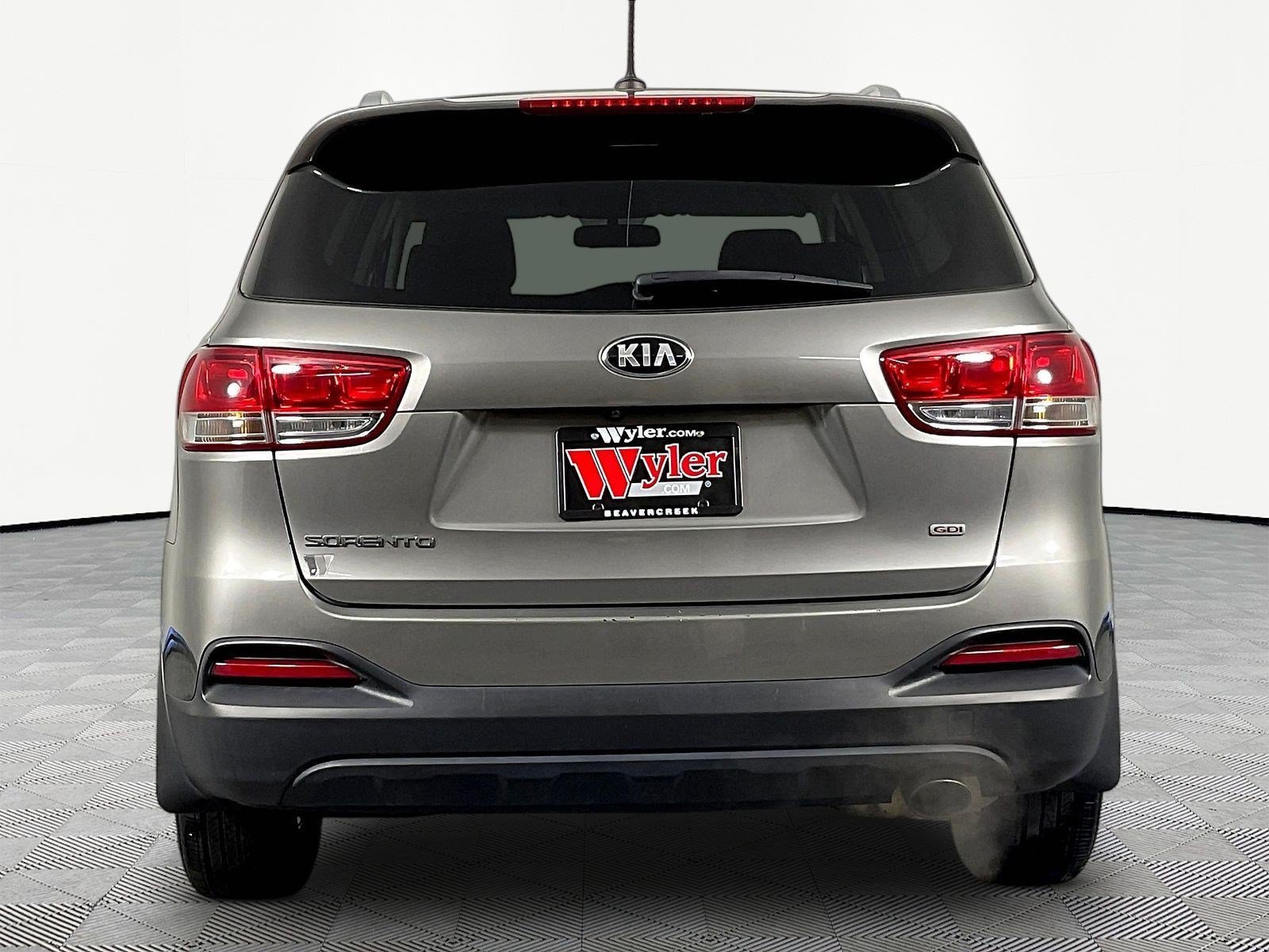 Used 2017 Kia Sorento FWD image 5
