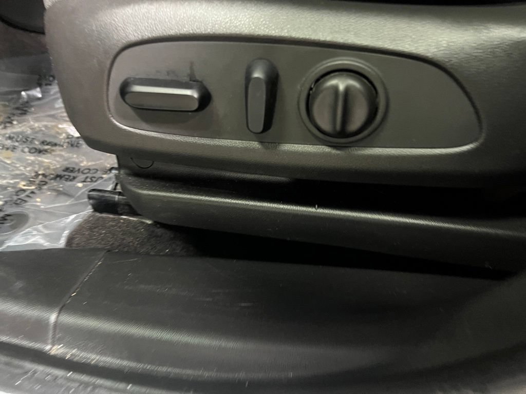 Used 2023 Buick Encore GX Preferred w/ Cold Weather Comfort Package AWD/4WD image 21