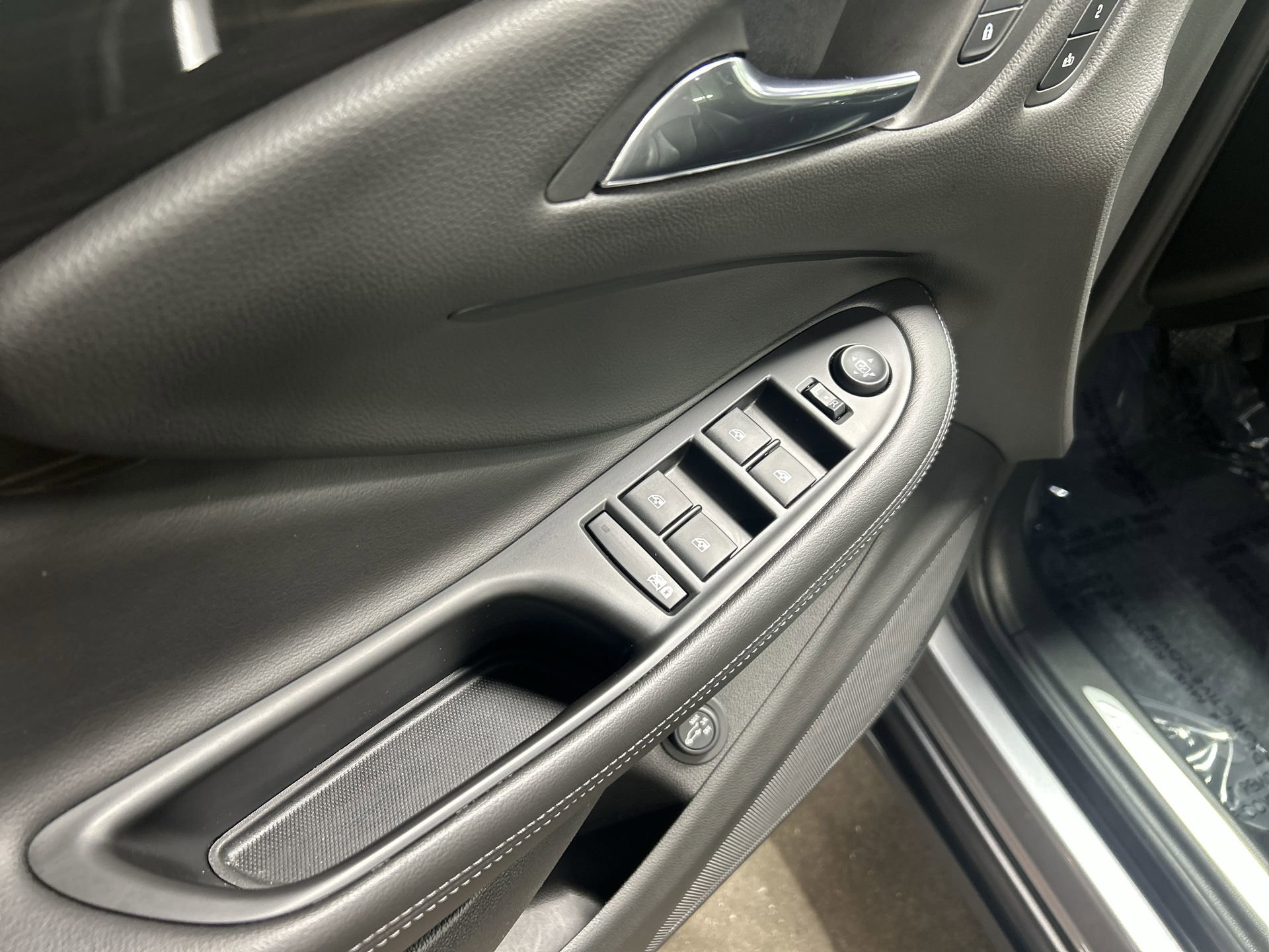 Certified 2019 Buick Envision Essence image 25