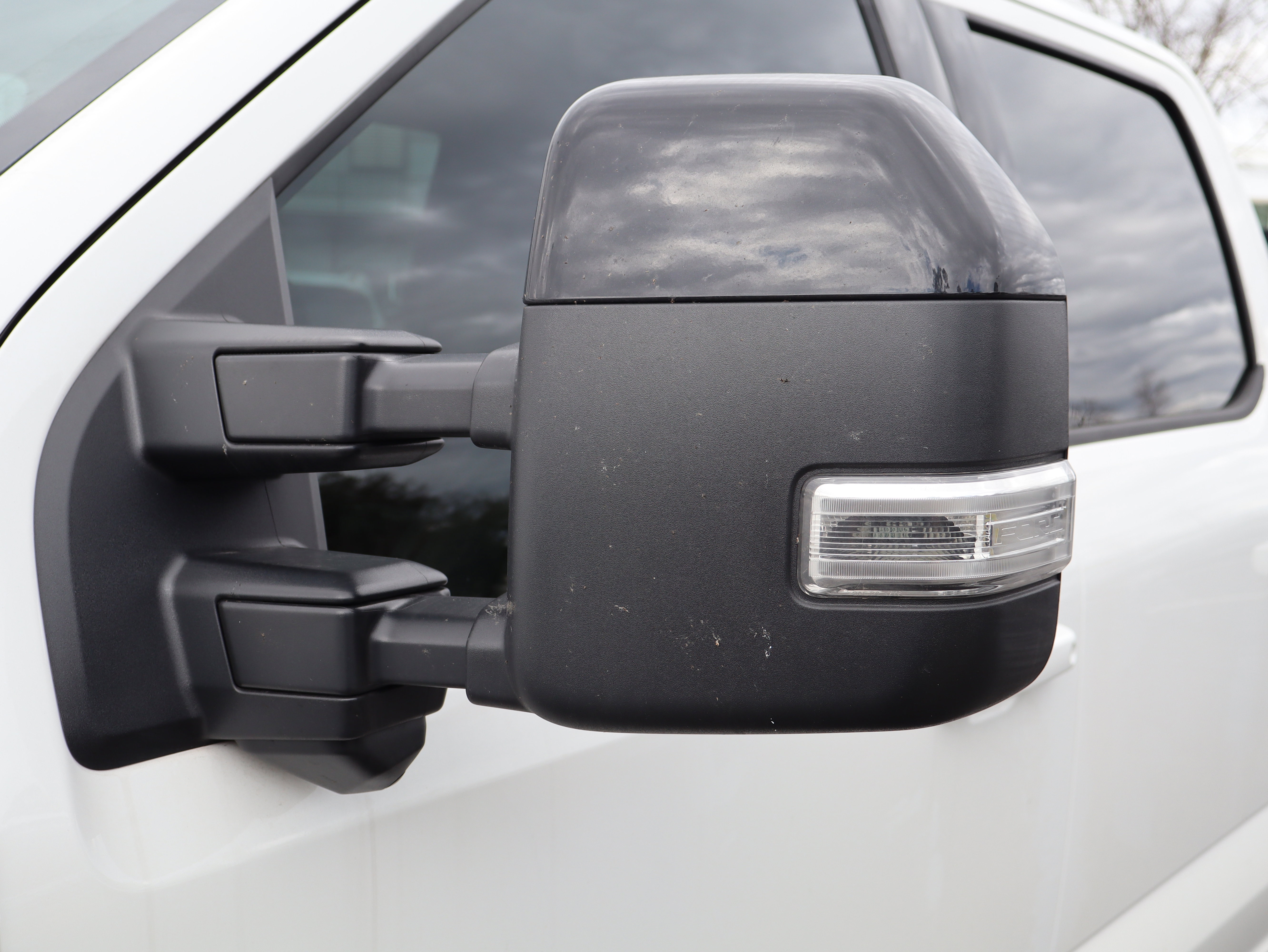 Used 2025 Ford F350 Lariat w/ Black Appearance Package image 14