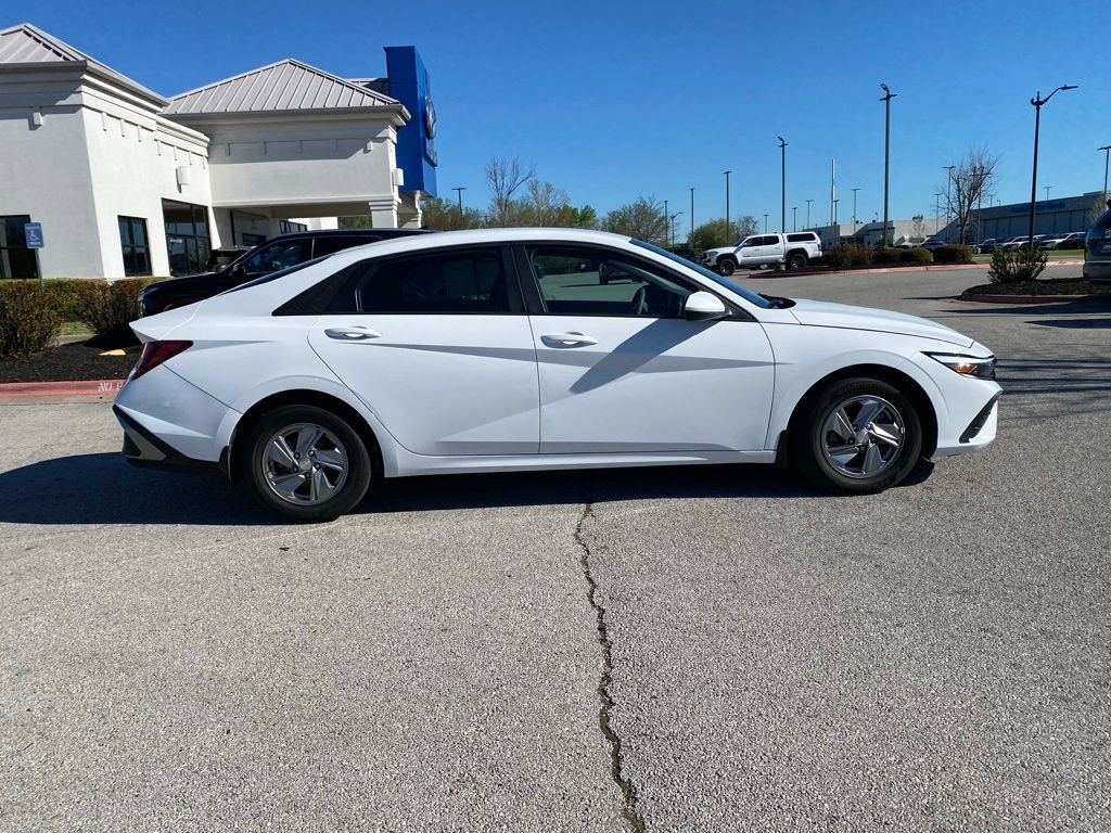 Certified 2024 Hyundai Elantra SE image 8