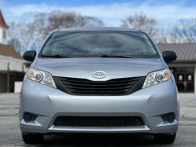 Used 2017 Toyota Sienna L FWD image 2