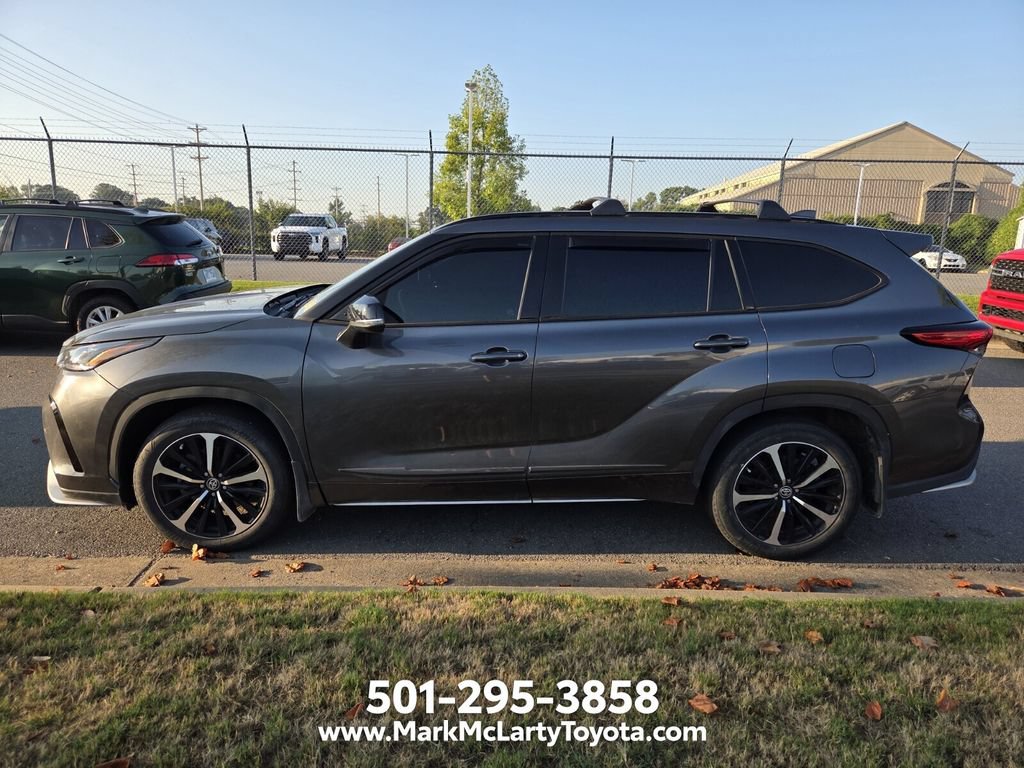 Used 2022 Toyota Highlander XSE FWD image 7