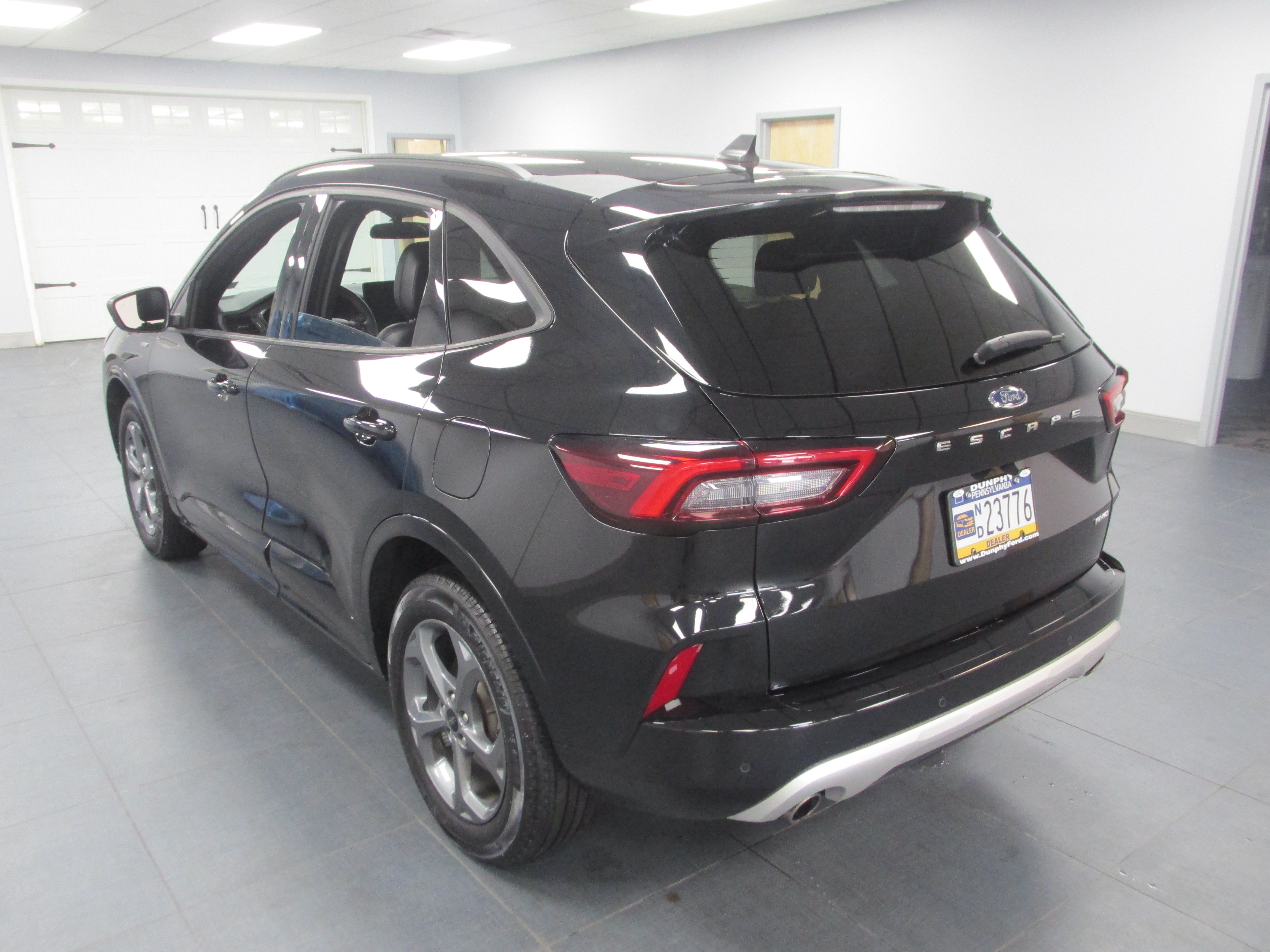 Used 2023 Ford Escape ST-Line w/ Tech Pack #1 AWD/4WD image 7