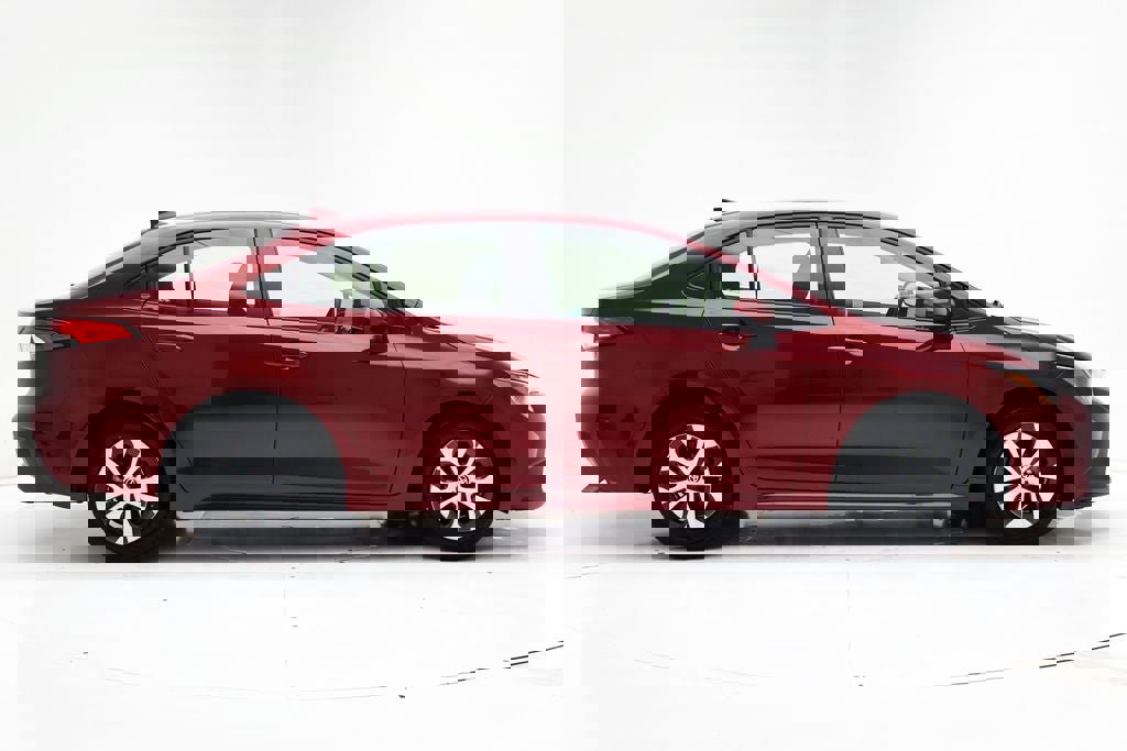 Used 2022 Toyota Corolla LE image 3