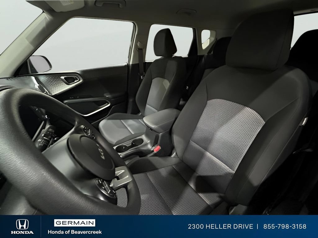 Used 2025 Kia Soul LX w/ LX Technology Package FWD image 21